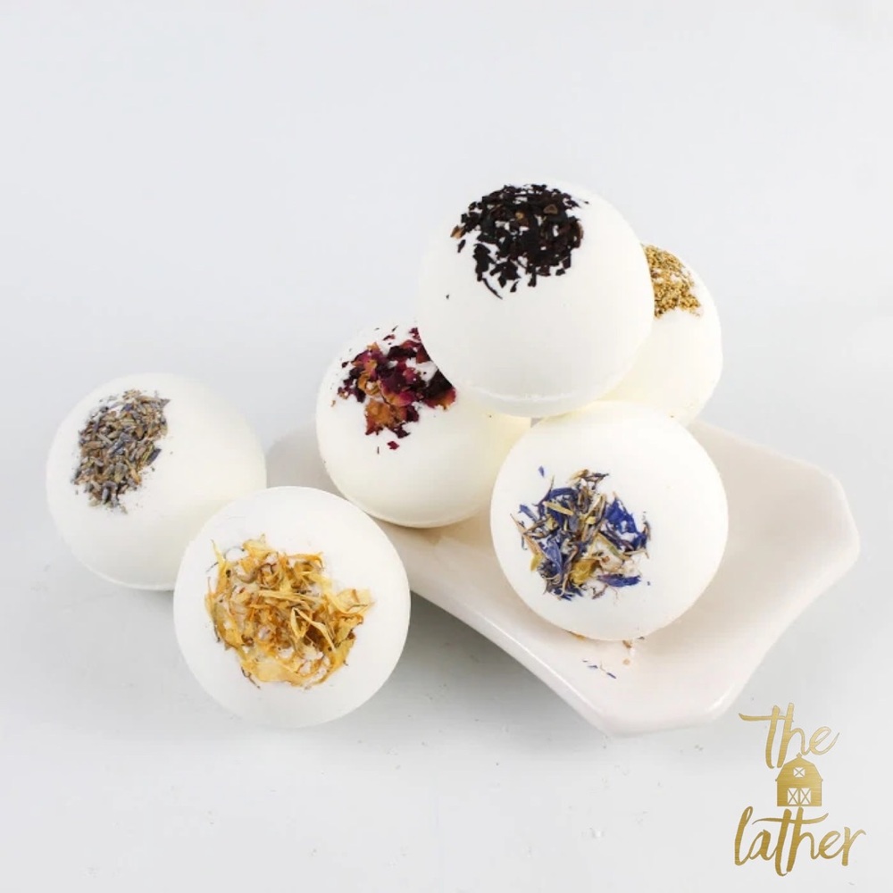 Botanicals- Eucalyptus & Mint / Calendula Petals Essential Milk Bomb - Picture 2 of 7